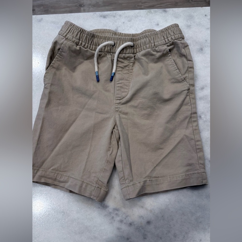 GAP boys tan khaki shorts- gently used.  Great condition!